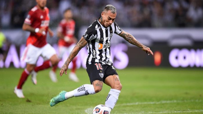 Alivio en la Roja: Eduardo Vargas está listo para regresar esta noche a las canchas