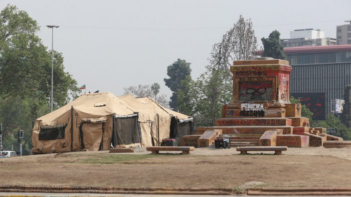 Comenzaron los trabajos para retirar la base de la estatua del general Baquedano