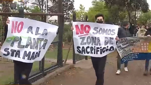 Por malos olores: Vecinos de Maipú se oponen a plantas de aguas servidas a metros de colegios y casas