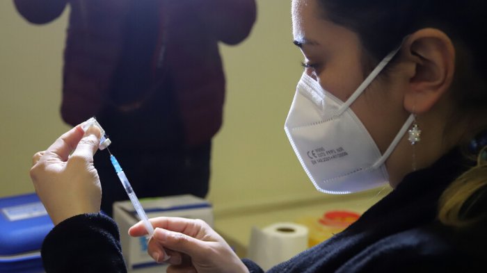 Dosis de refuerzo llega hasta los 18 años: ¿Cuál es el calendario de vacunación de este viernes?