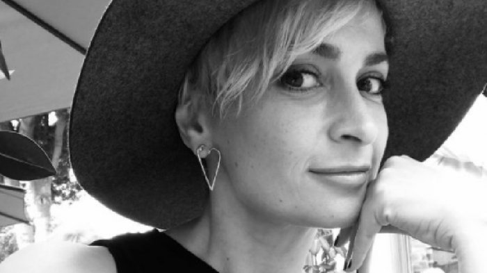 Esposo de directora de fotografía fallecida por disparo de Alec Baldwin: 