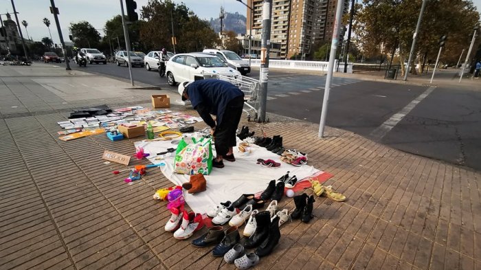 Controversia por entrega de permisos a comerciantes ambulantes en Santiago