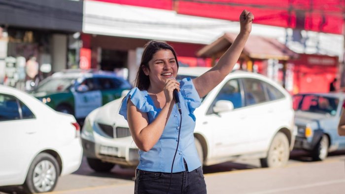 Feminista, colocolina y de izquierda: Alondra Arellano busca ser la diputada más joven en la historia del Congreso