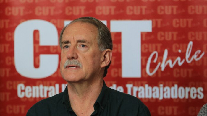 Artés cancela reunión con el Colmed por “valorización positiva” a programa de salud de Kast