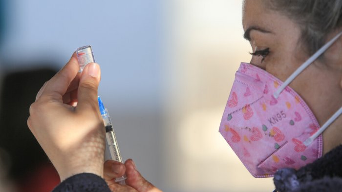 De rezagados a dosis de refuerzo: ¿A quiénes les toca vacunarse este martes 26 de octubre?