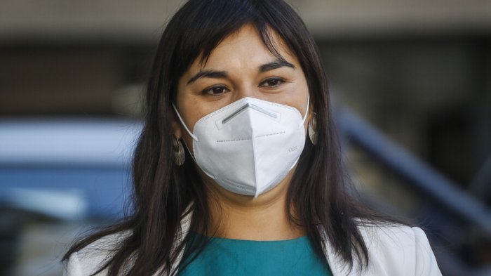 Tomar “medidas clásicas” y no entorpecer la vacunación: El llamado de Izkia Siches tras alza de contagios