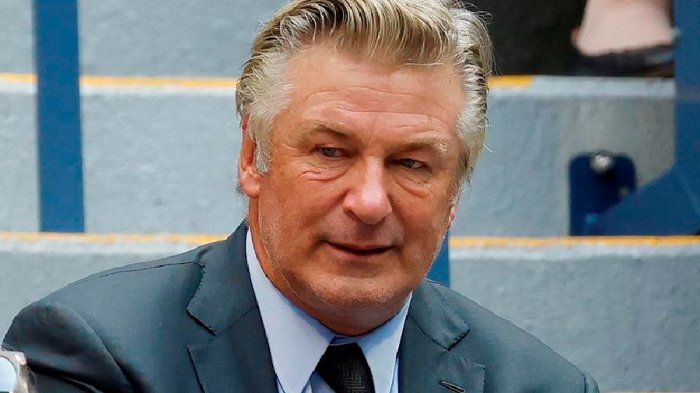 Caso Alec Baldwin: Autoridades no descartan presentar cargos contra el actor por muerte en el set de Rust