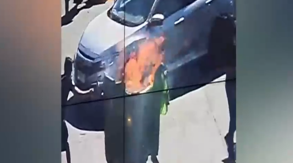 Alameda con Matucana: Vendedores ambulantes cortaron el tránsito exigiendo la regulación de los espacios