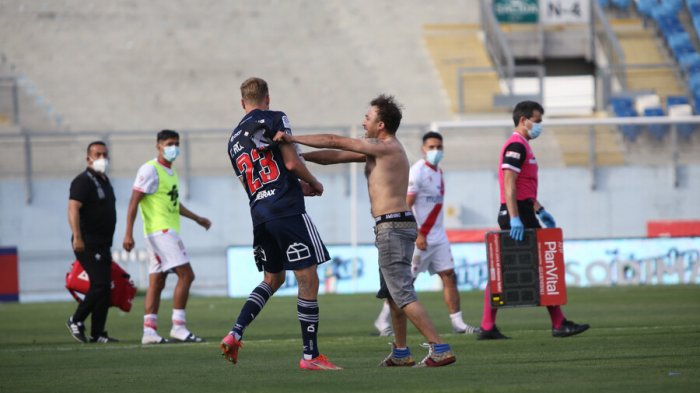 Pablo Aránguiz y Thomas Rodríguez fueron agredidos por hinchas tras derrota de la U ante Curicó