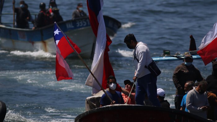 Pescadores vs. gobierno: Trabajadores de la ex Caleta Sudamericana no descartan radicalizar el movimiento