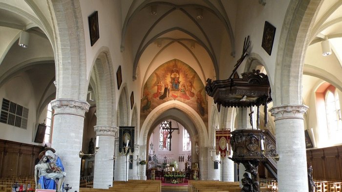 Pareja fue amonestada tras grabarse teniendo sexo en el altar de una iglesia