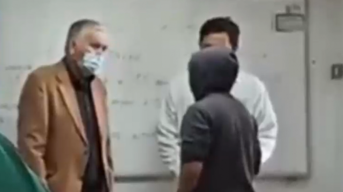 Denuncian agresión verbal y humillación de sostenedor a alumno de 12 años por uso de uniforme