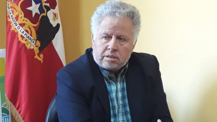 Destituyen al alcalde de Dalcahue, Juan Hijerra, por conducir un vehículo fiscal en estado de ebriedad