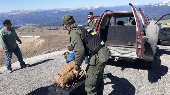 Detienen a tres chilenos con municiones en Argentina cerca de la frontera: Uno sería activista mapuche