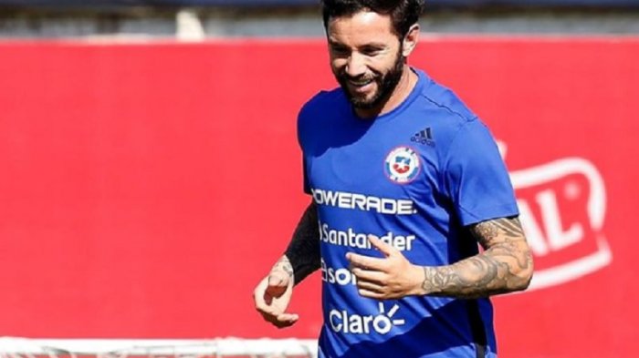 Le llovieron los halagos: El pique de Eugenio Mena que encantó a los hinchas