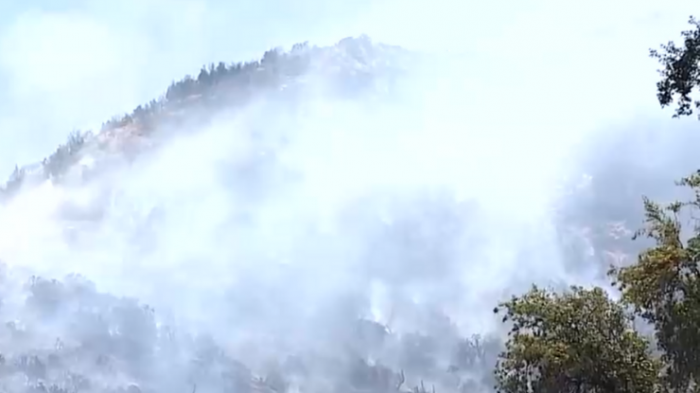 Incendio afecta a Cerro Manquehue: 10 brigadas de bomberos trabajan en el lugar