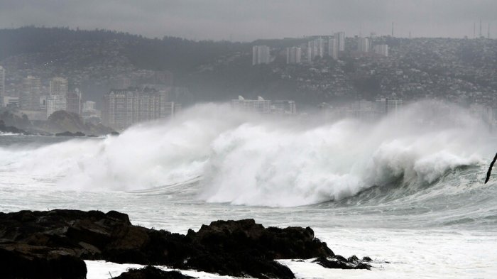 Llamaron a actuar con cautela: Armada emitió aviso de marejadas para cinco regiones del país este fin de semana