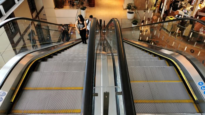 Tras accidente en mall: Cuáles son los riesgos a los que se exponen los niños en las escaleras mecánicas
