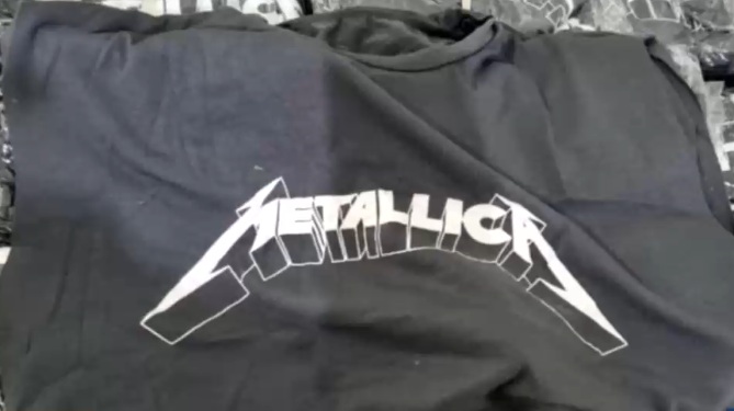 Metallica se querelló contra un comerciante que vive en Chile: Importó miles de poleras falsificadas