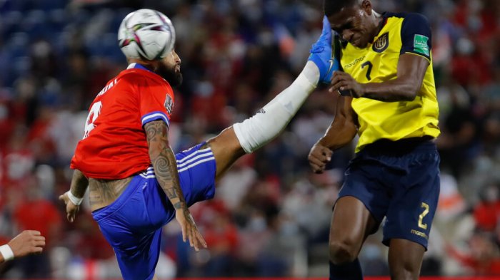 “Aprendió la técnica”: La burla de un luchador de UFC ecuatoriano tras expulsión de Arturo Vidal