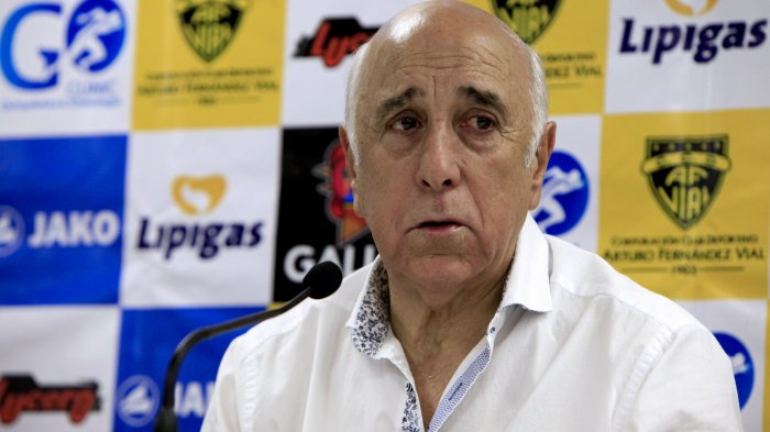 Ex DT de La Roja Nelson Acosta fue dado de alta tras un mes en la UCI