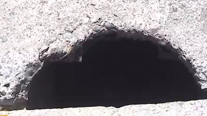 Cayó a un canal: Niña sufre grave accidente debido a vereda en mal estado