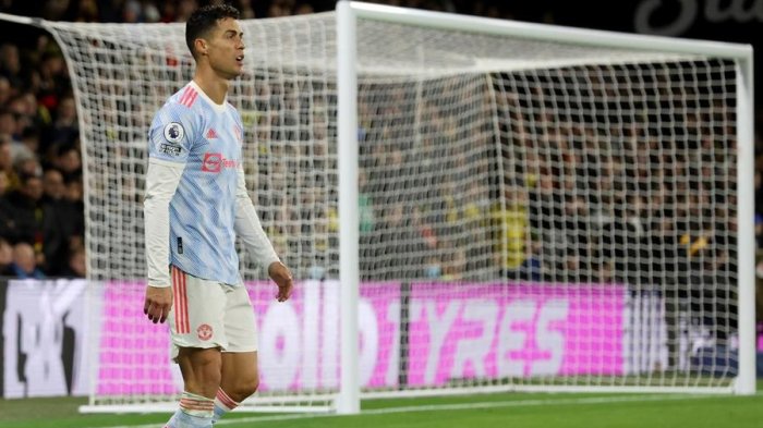 Manchester United cayó por goleada ante el Watford de Sierralta y profundizó su crisis