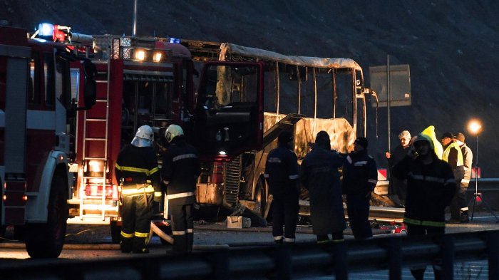 Fatal accidente: 12 niños y 34 adultos murieron calcinados tras incendio en autobús