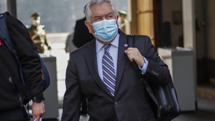 Ministro Paris y disminución de casos de COVID-19: “Estamos moderadamente optimistas”