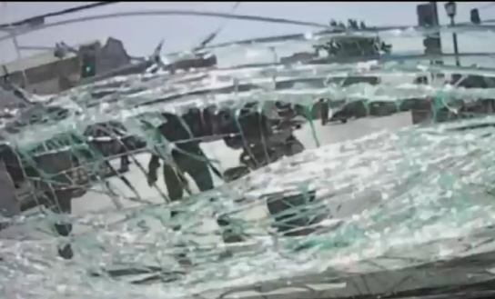 Detienen a motorista que rompió con una cadena el parabrisas de conductora en Independencia