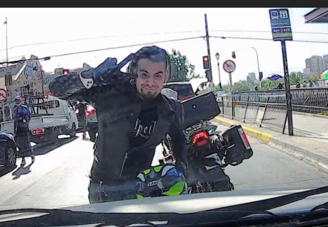 En libertad quedó motociclista que rompió parabrisas de conductora en Independencia