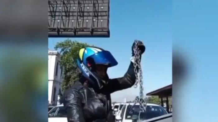 Habla conductora agredida por motorista en Independencia: 