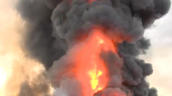 Incendio de gran magnitud afectó a bodegas en Quilicura: Clases fueron suspendidas en 4 comunas