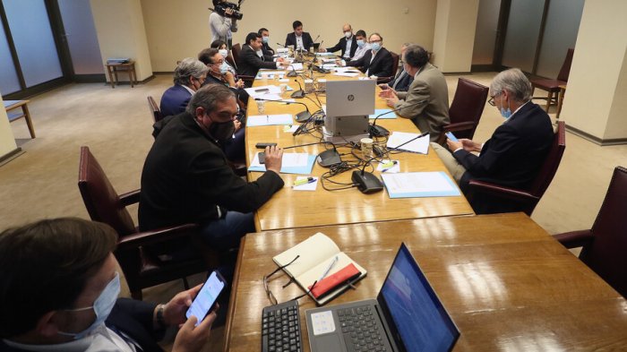 Cuarto retiro: Comisión Mixta suspende sesión y retomará discusión este miércoles