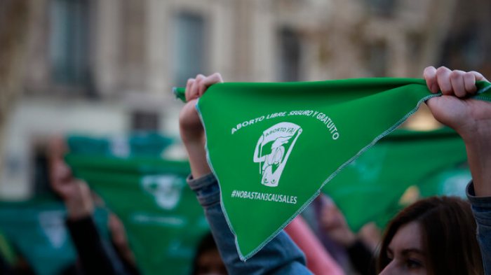 “Mi padre me violó y un aborto salvó mi vida”: El relato con que una académica reivindica la importancia de esta decisión