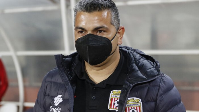 Curicó denuncia amedrentamiento de un grupo personas al entrenador en plena lucha por el descenso