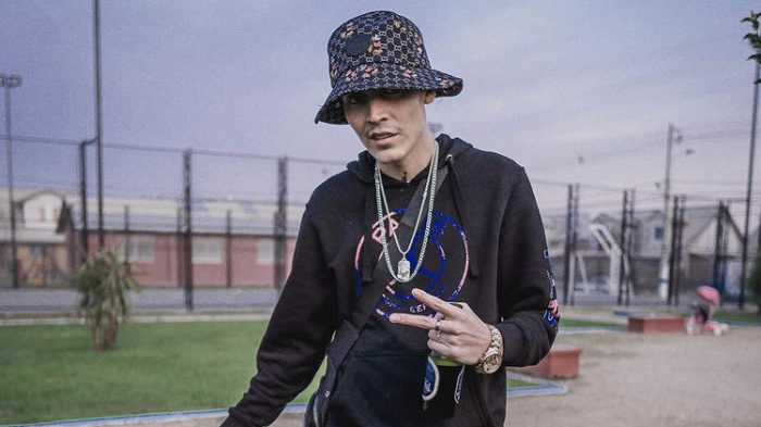 “Qué saben de corte”: Marcianeke se lució con dos galardones en los Premios Musa