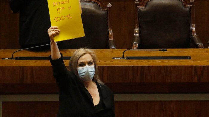 Pamela Jiles anuncia proyecto para quinto retiro y otro para extraer el 100% de los fondos de pensiones