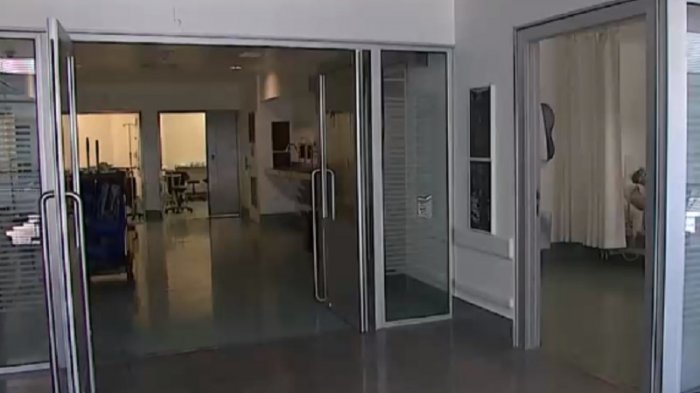 Pabellones sin uso en hospitales mientras crecen las listas de espera