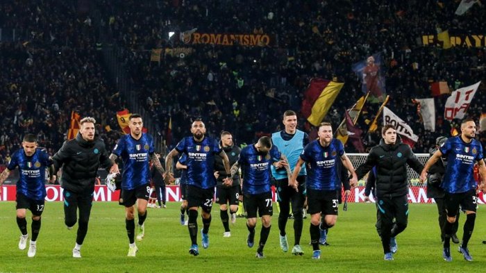 Alexis y Vidal participaron en claro triunfo del Inter como forastero ante la Roma de Mourinho