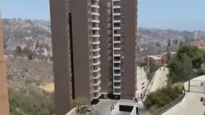 Mujer cayó desde un sexto piso en Viña del Mar: Su pareja fue detenida y acusada de femicidio frustrado