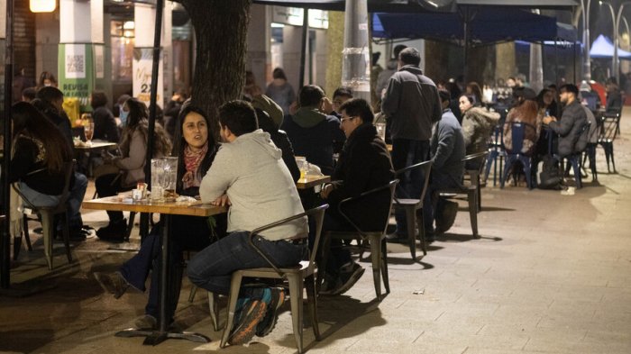 Región Metropolitana a Fase 4: ¿A cuánto suben los aforos?