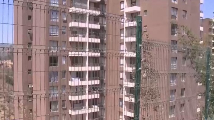 Femicidio frustrado: Formalizan a hombre que empujó a su pareja desde un sexto piso