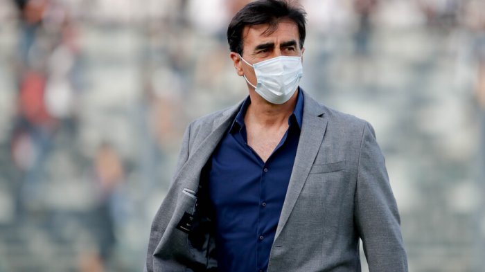 Gustavo Quinteros vuelve a acusar “injusticia deportiva” tras el tetracampeonato de la UC