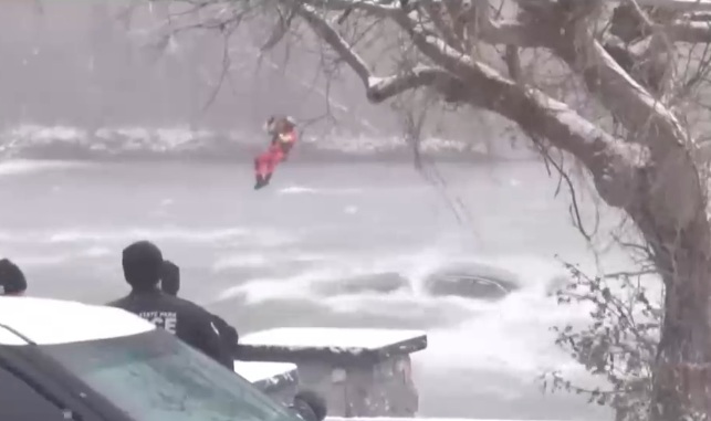 Tragedia en el río Niágara: Fatal caída de un auto en las cataratas dejó a una mujer fallecida