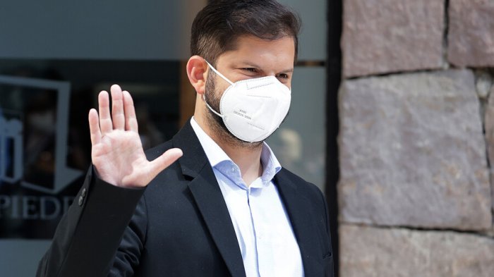 Debate Archi: Adherentes valoran propuestas de Boric y opositores lo acusan de avalar la violencia