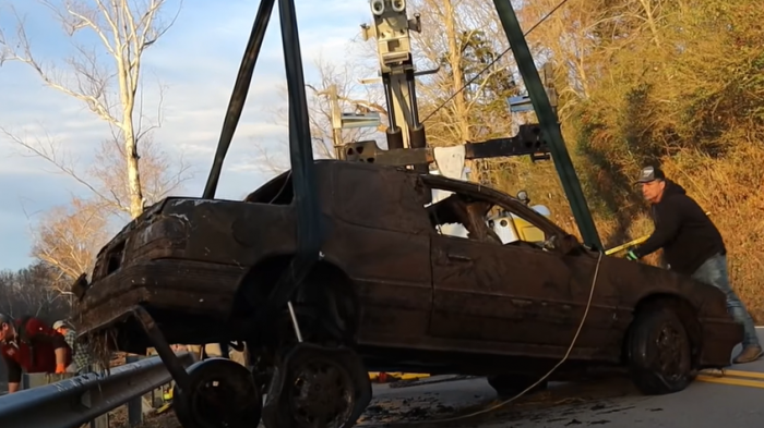 Youtuber encontró auto sumergido con dos personas desaparecidas hace más de 20 años