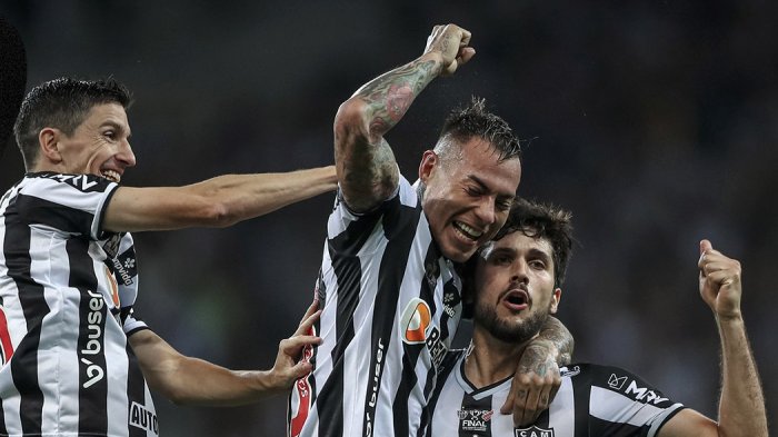 Copa de Brasil: Vargas marcó un doblete en triunfo del Mineiro sobre Paranaense en la final de ida