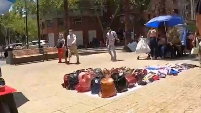 Denuncia de locatarios: Comerciantes ambulantes sin control en Providencia