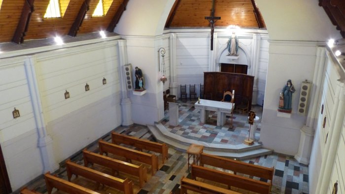 En pleno barrio Meiggs: Ex alumnas buscan salvar capilla de antiguo colegio que se demolerá para construir un mall chino